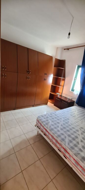 Jepet me qera 3+1 mobiluar kat vile ne astir e mobiluar 450 eu