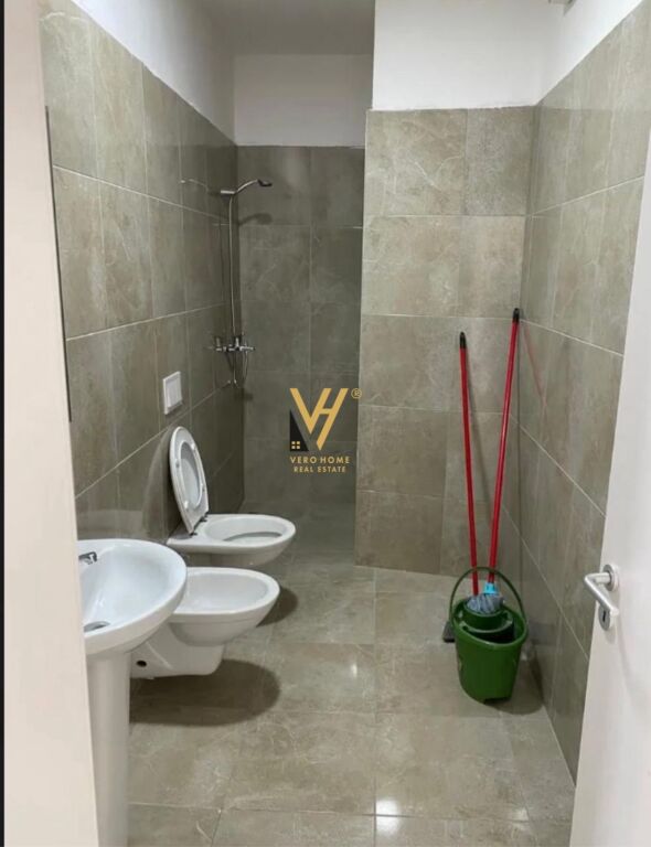 JEPET APARTAMENT 2+1+BLK ME QERA TE PAZARI I RI 800 EURO