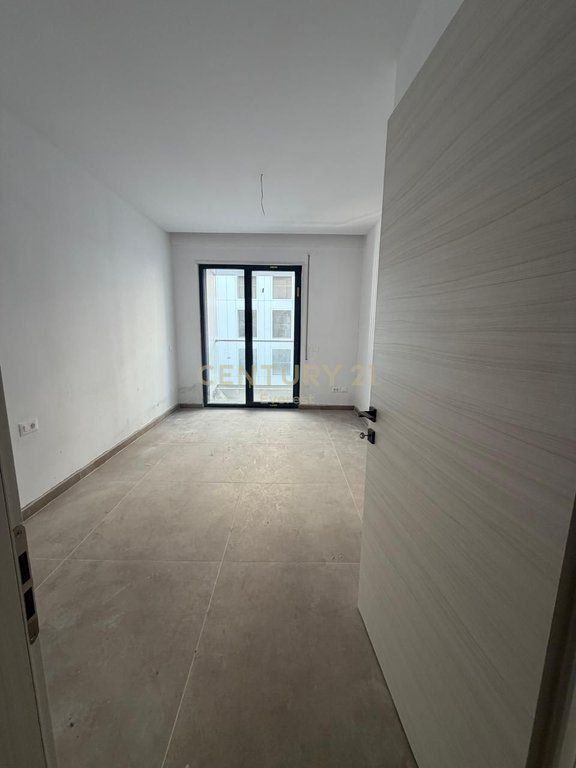 PRANË TV KLAN-ZYRE PER QIRA