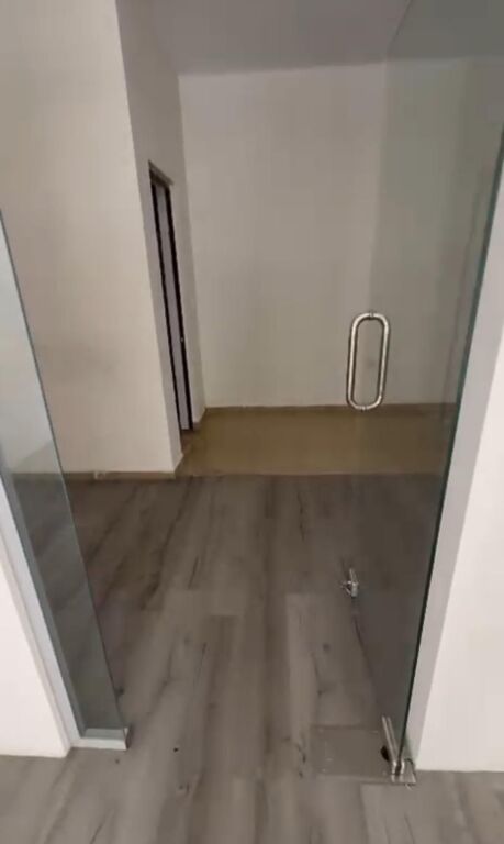 Dyqan per qira te Komuna e Parisit