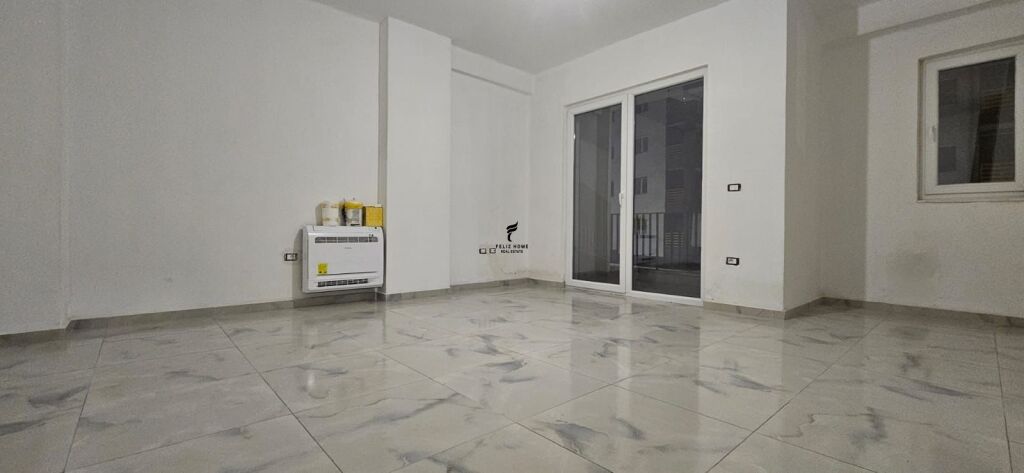 ZYRE ME QERA 66.6M2 LAPRAKE 600 EURO FH-68654