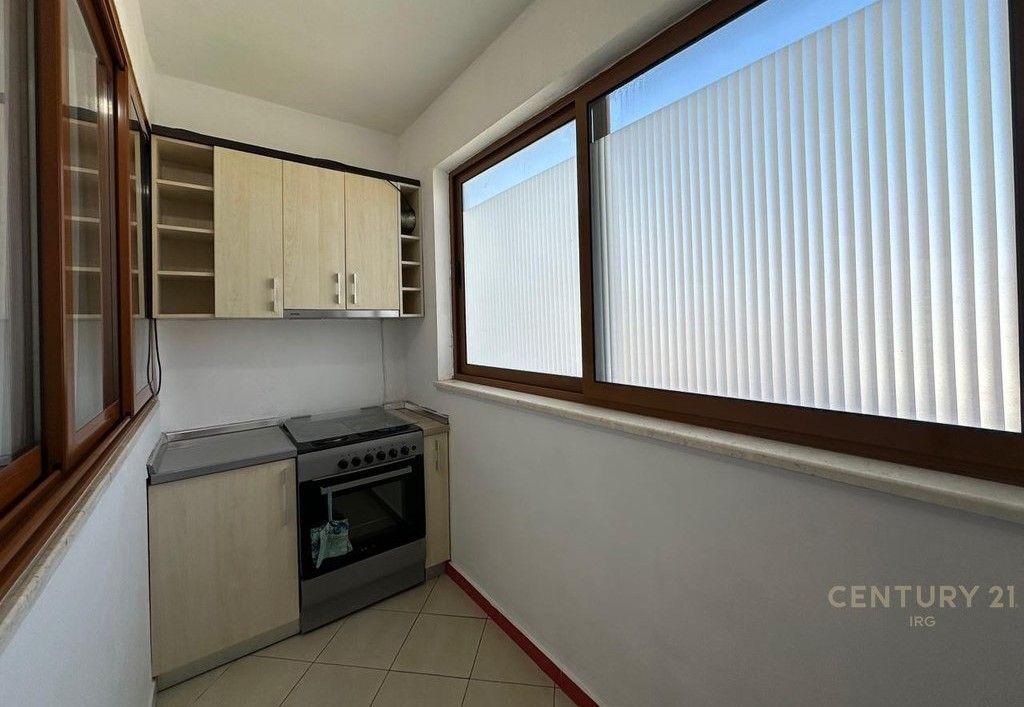 Apartament me qera 1+1 tek Kompleksi Grand, Tregu Elektrik