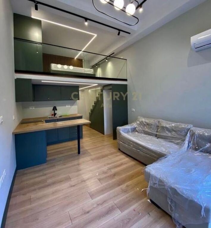 Dupleks ne shitje, Xhamllik