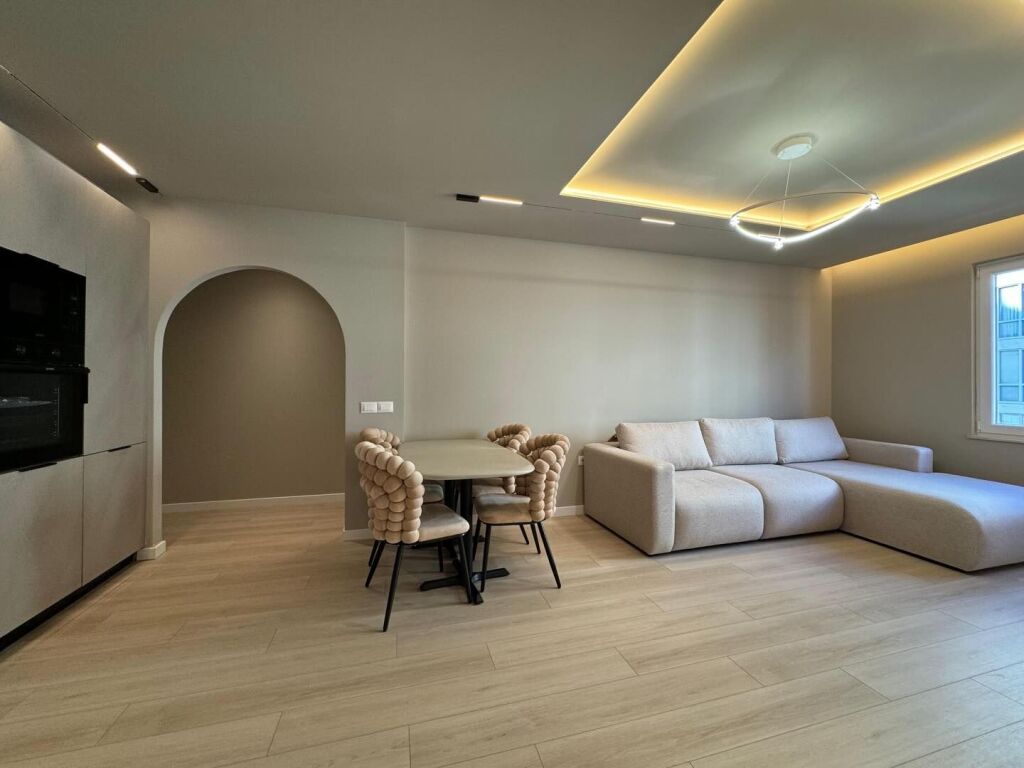 Comune di Parigi, vicino al parco, affittano Super Appartamento 2+1+2