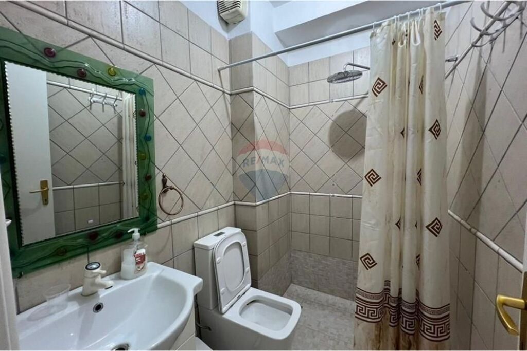 APARTAMENT PER QIRA  2+1 +2 RRUGA E BARRIKADAVE!