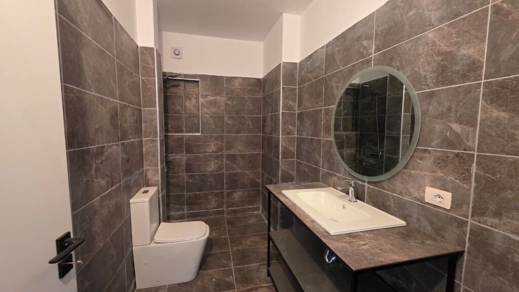 🏡 OKAZION NË VLORË – Apartament 2+1 pranë Portit &amp; Vlora Marina