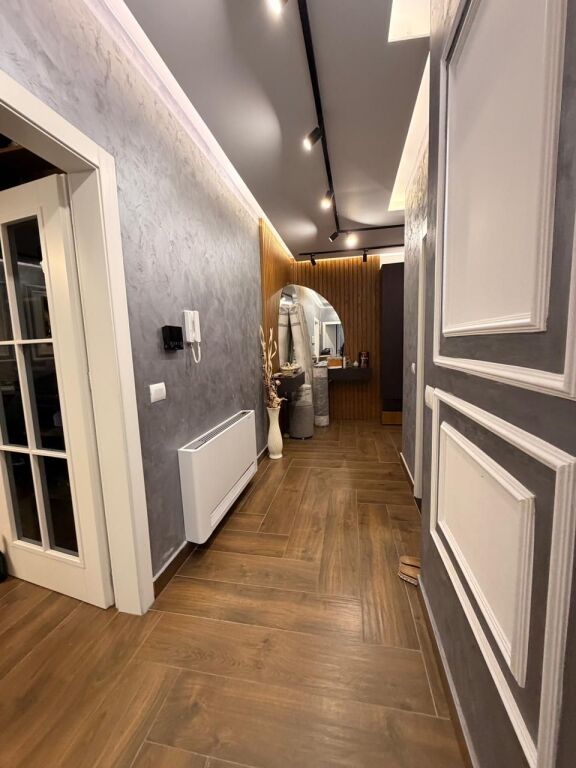 Apartament 2+1 me qera — Rruga e Portit