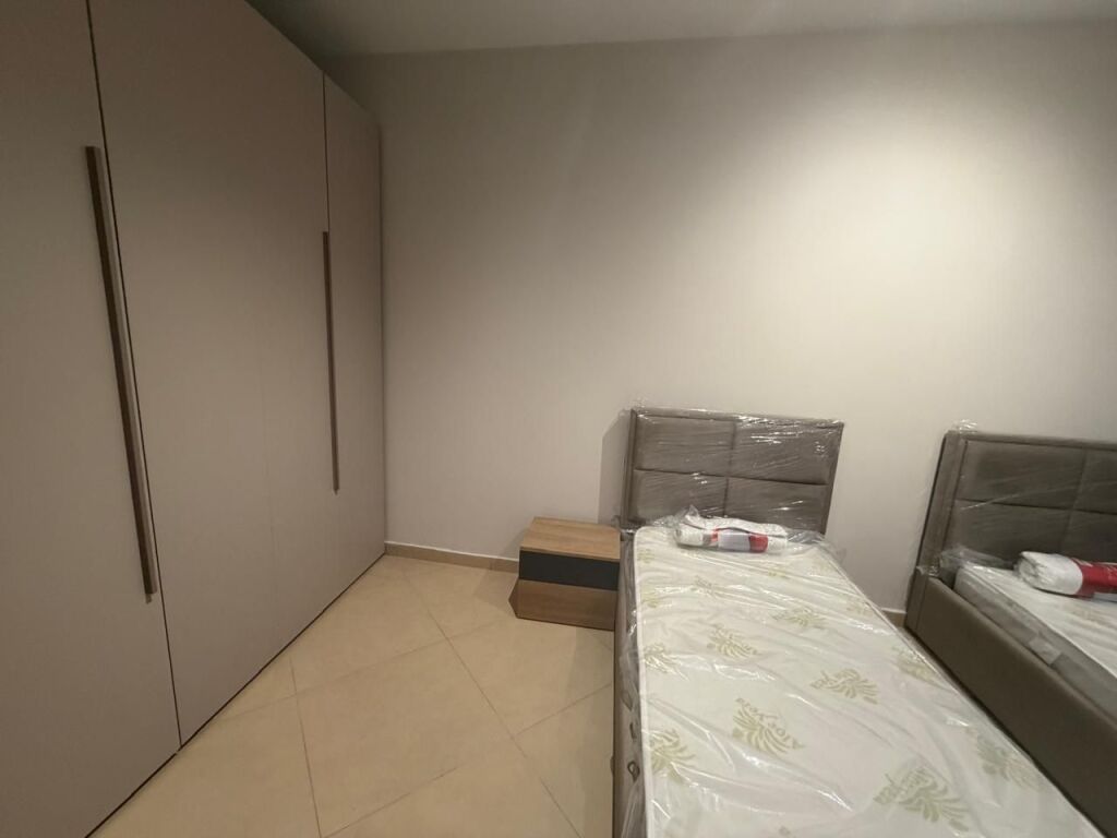 Jepet me qera 2+1 mobiluar liqeni thate 648 eu