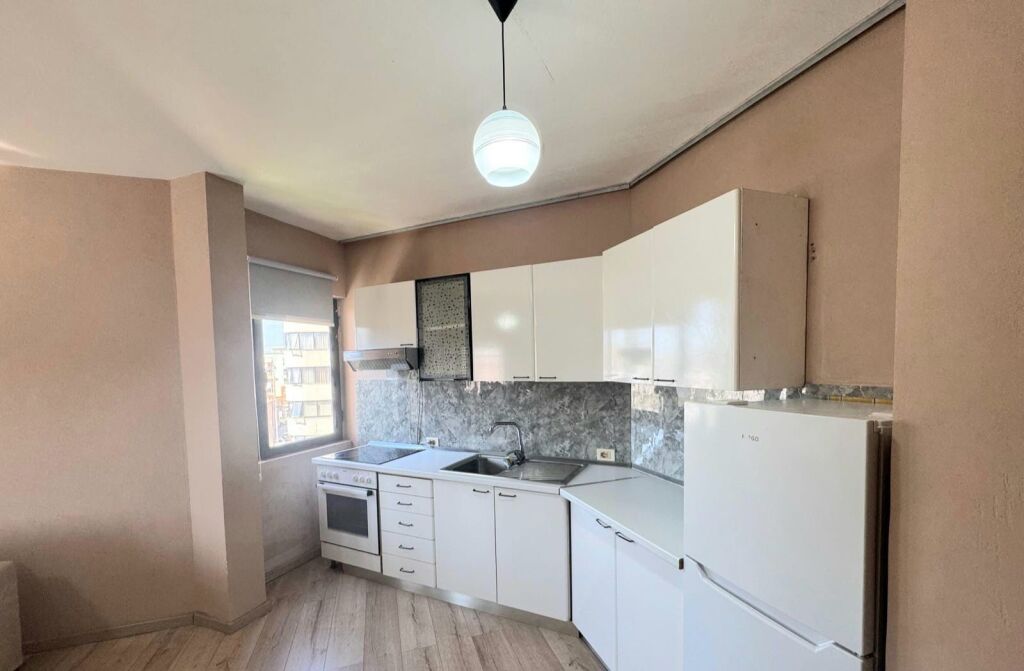 Appartamento 1+1+1 con Balcone in Affitto