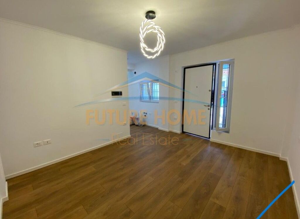 Shitet, Garsoniere, Vasil Shanto , Tirane.