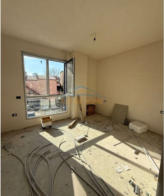 For sale, Apartment 2+1+2+Storage, near Alidemi Field, Tirana., Tirana.