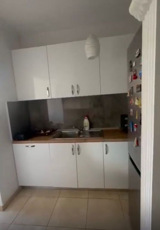 🏡 Jepet me qera apartament 1+1 – Rruga Xhafize Keko
