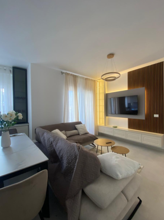 Apartament 2+1+2 me Qira – Pazari i Ri