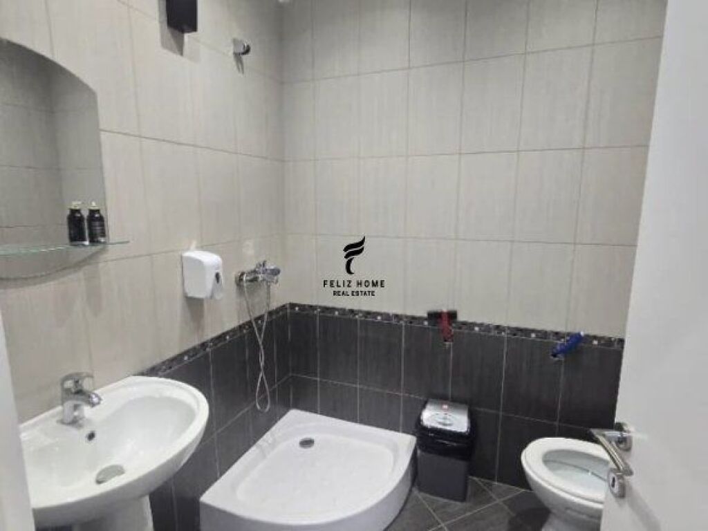 ZYRE ME QERA 140 M2 RRUGA KARL GEGA 1.100 EURO FH-68723