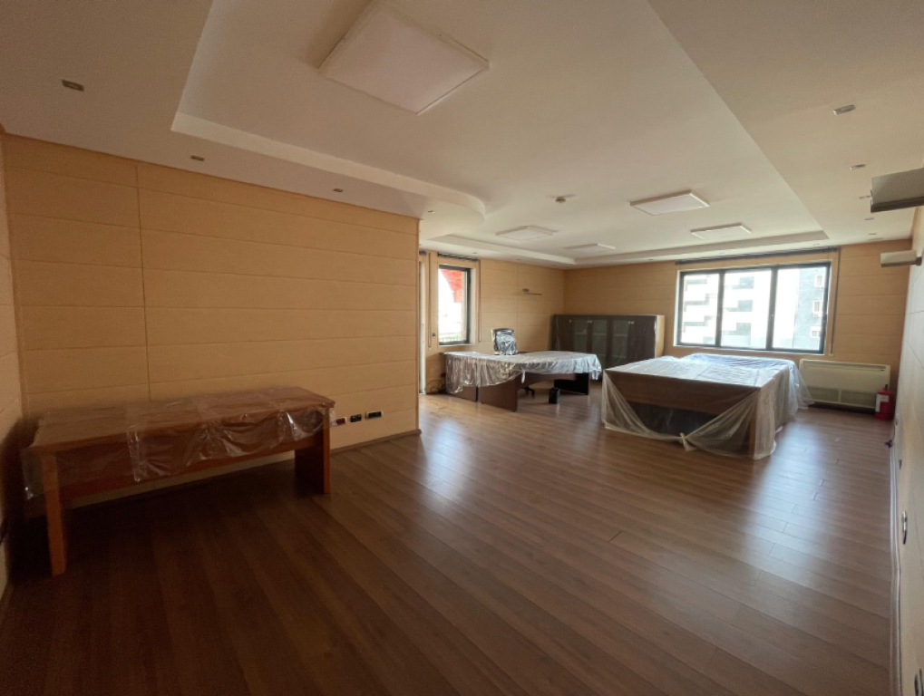 Apartment / Premises for Clinic for Sale – Overpass of the Commune of Paris