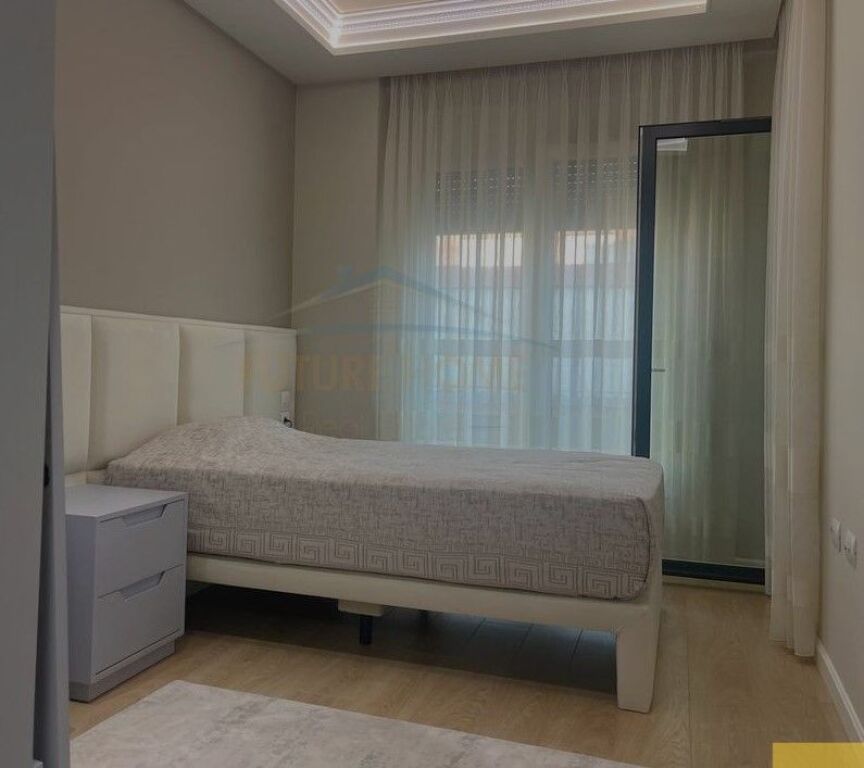 Shitet, Apartament 3+1+2+ Post Parkimi, Rruga e Kosovareve, Tiranë