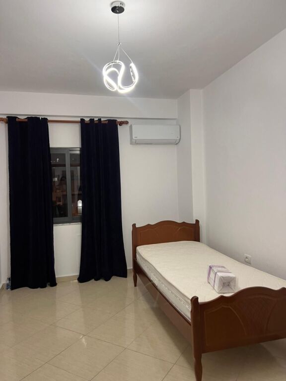 2+1,i mobiluar pallat i ri ne don bosko,600 mije leke