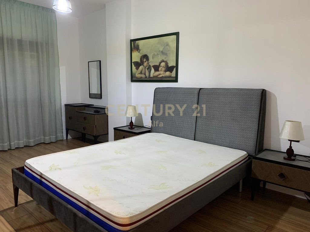 APARTAMENT ME QIRA 1+1 TEK LICEU ARTISTIK ! 950 € /Muaj
