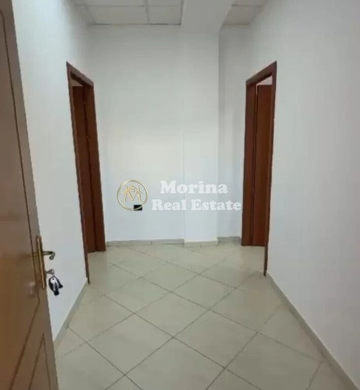 Qera | Ambjent Biznesi | Rruga Dritan Hoxha | 1500 €/muaj