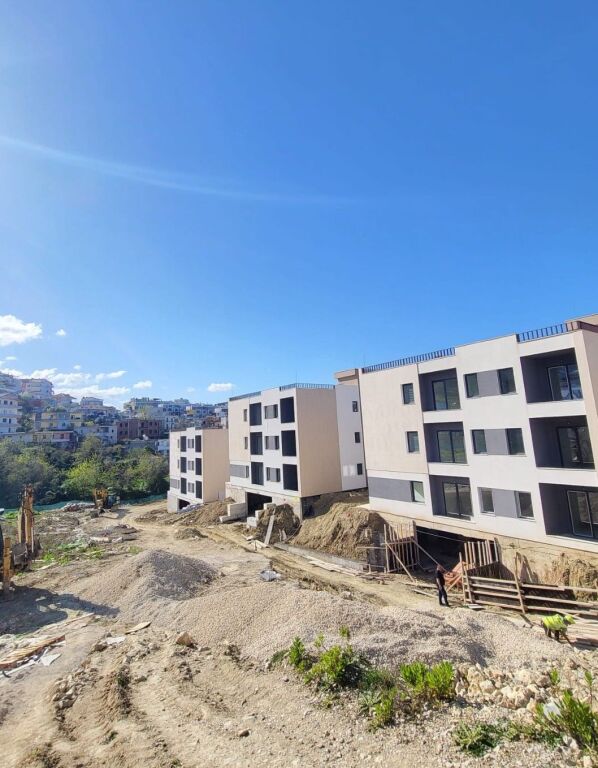 Shitet Apartament 2+1 në Fresk