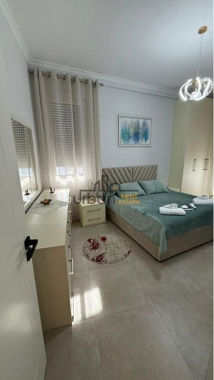 Affitto, Appartamento 2+1+2, Centro, Tirana - 1200€ | 110 m²