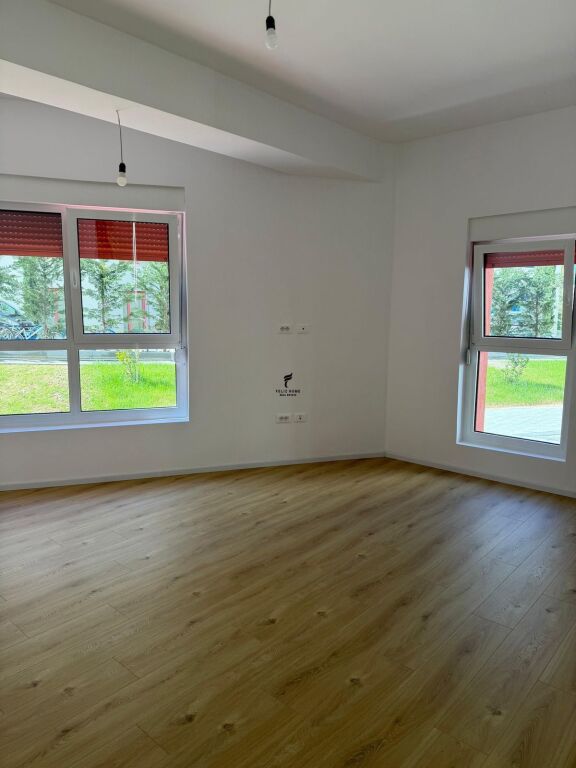 ZYRE ME QERA 60 M2 ALI DEMI 50.000 LEKE  FH-68737