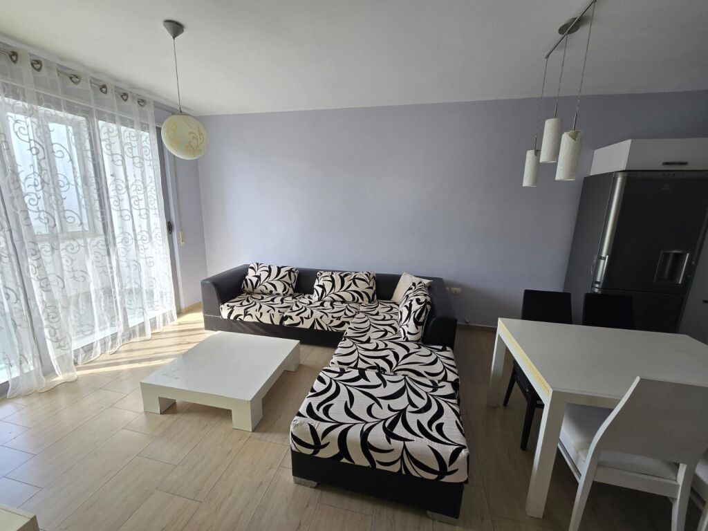 Apartament 2+1+2 në shitje, ideal për banim familjar ose investim.