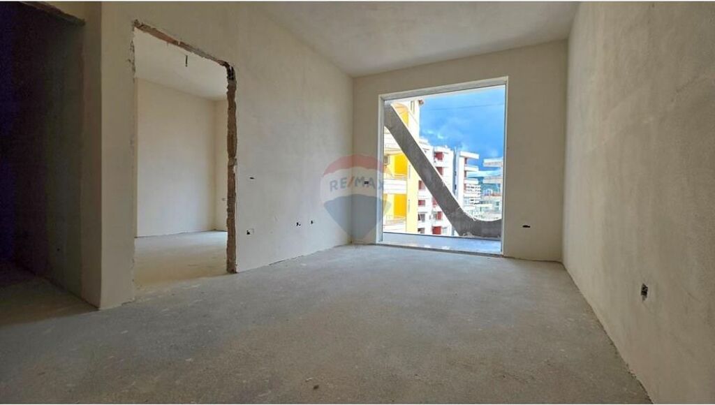 APARTAMENT 1+1 NË SHITJE PRANË PORTIT – VLORË