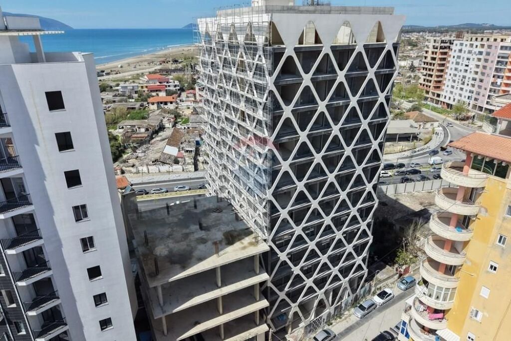 APARTAMENT 1+1 NË SHITJE PRANË PORTIT – VLORË