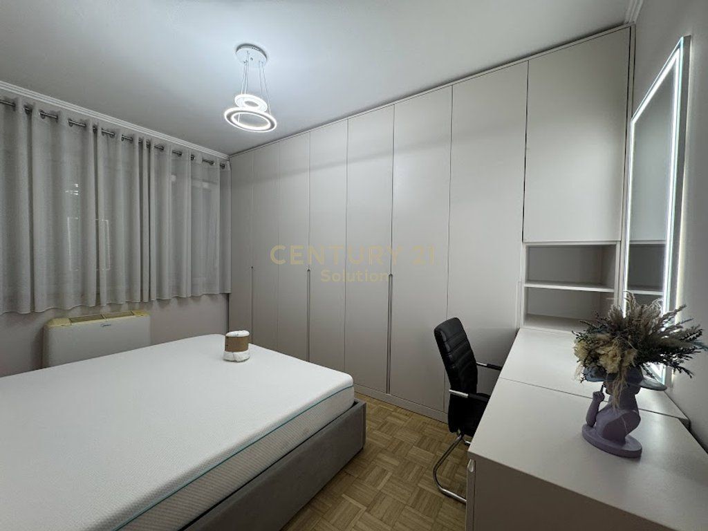 JAPIM ME QIRA 2+1 PRANE POSTES NR. 8 1,000 € /Muaj