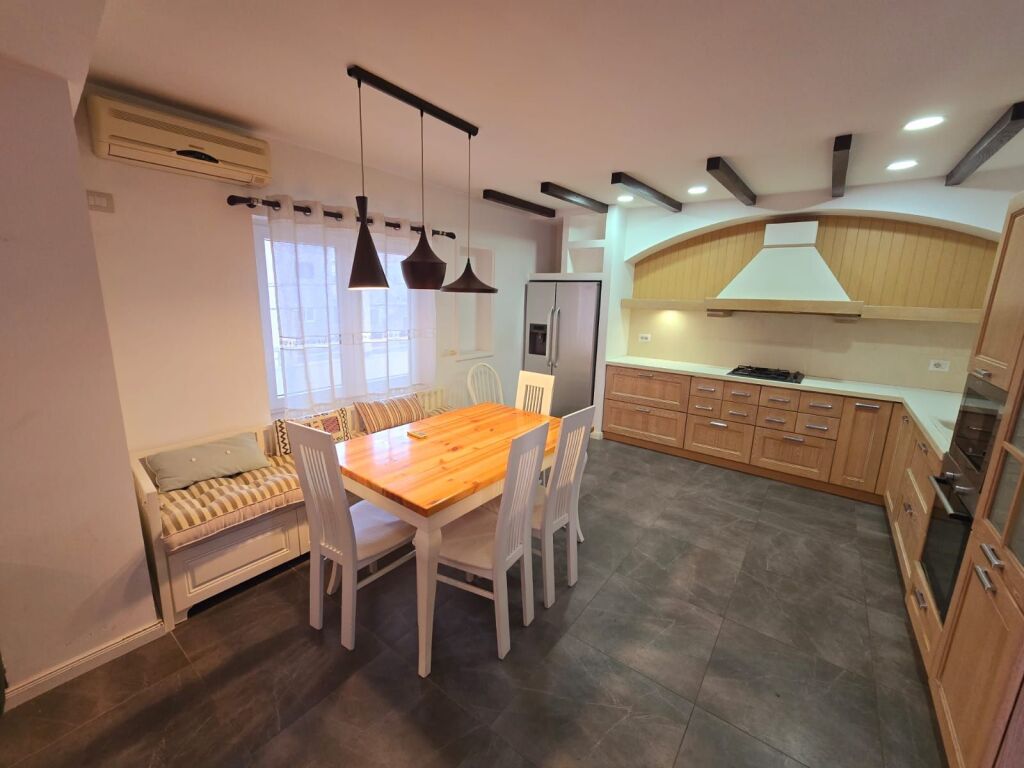 APARTAMENT DUBLEX 2+1 +2 PER SHITJE PRANE ISH RAJONIT