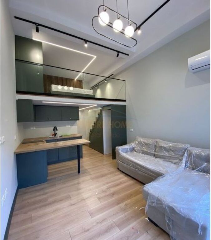 Shitet, Garsoniere, Materniteti I Ri