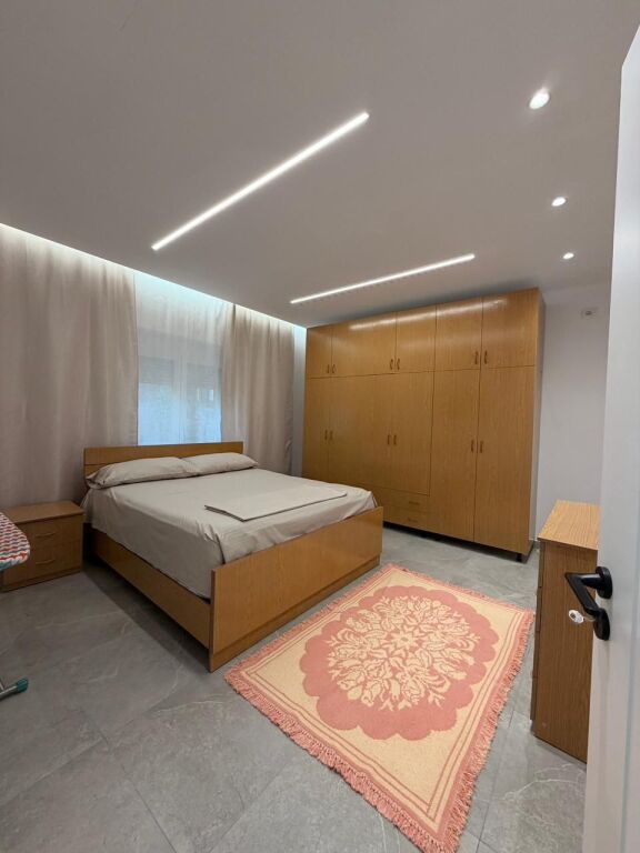 APARTAMNET ME QERA - RR. “5 MAJI”, MBAS QENDRES CONCORD,