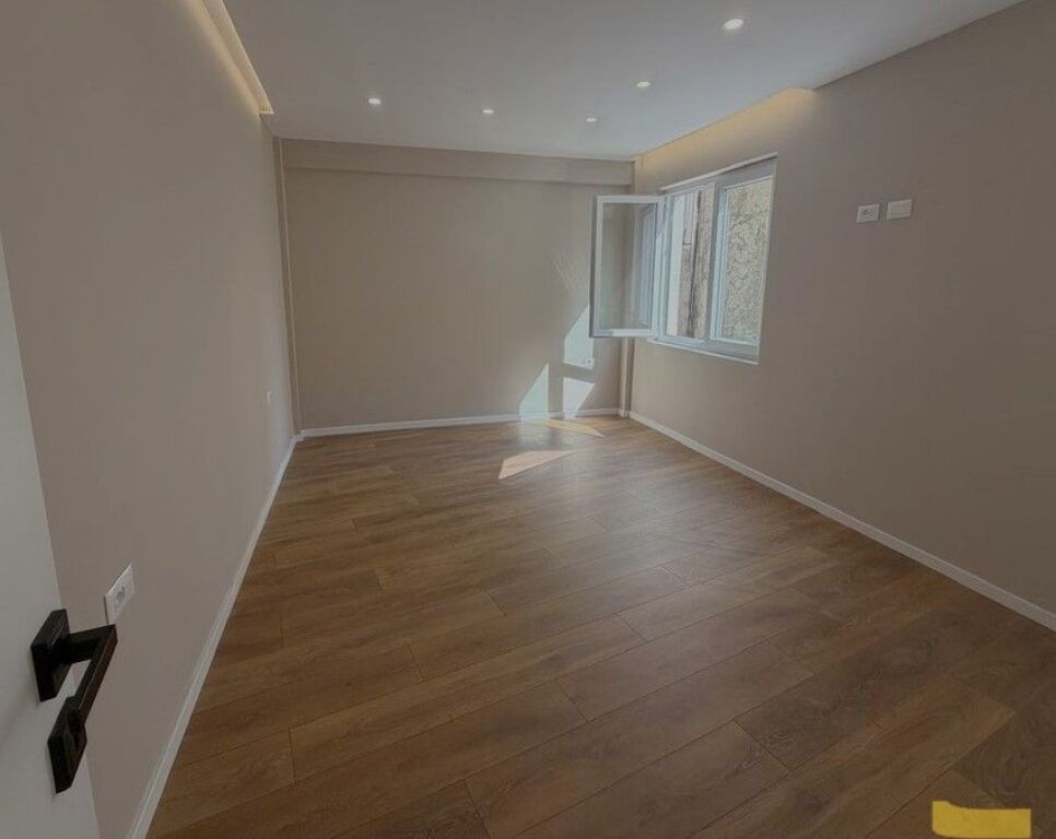 For sale, Apartment 1+1, Mine Peza Street, Tirana