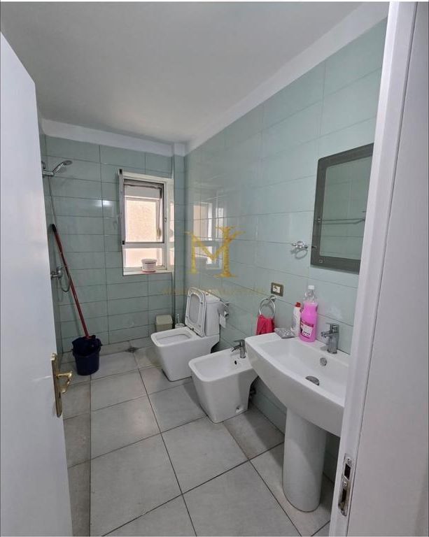 SHITET APARTAMENT 2+1+2 TUALETE PRANE QENDRRES TEK MUZEUMI DURRES !