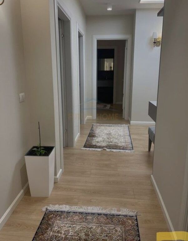 Shitet, Apartament 3+1+2+ Post Parkimi, Rruga e Kosovareve, Tiranë