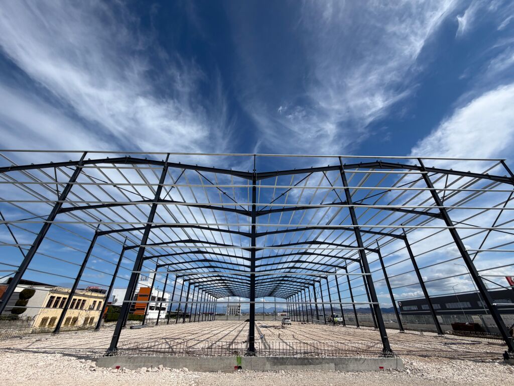 JEPET ME QERA KAPANON PRANE METRIN NE AUTOSTRADE, DURRES