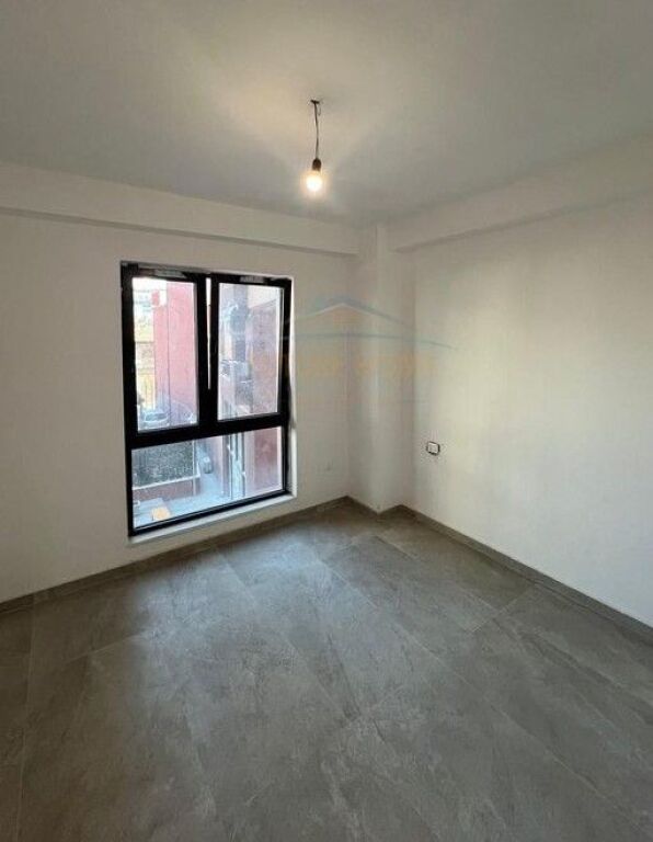 Qera, Ambient biznesi,Myslym Shyri