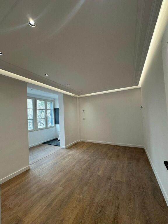 Ambjent Biznesi per Qera Shkolla e Baletit !