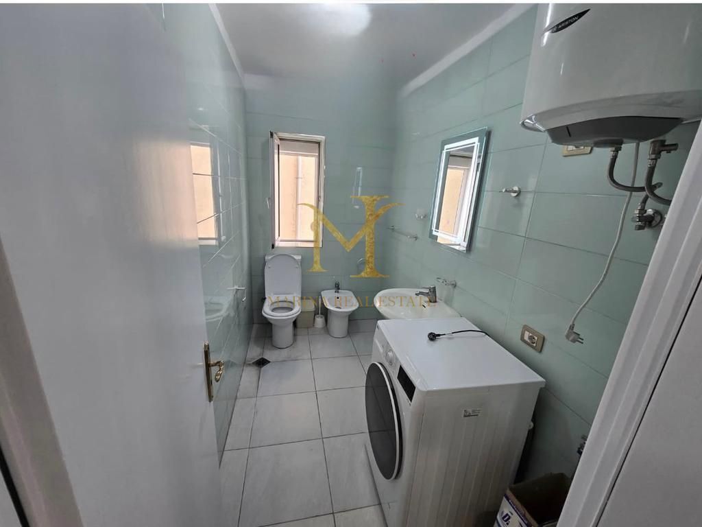 SHITET APARTAMENT 2+1+2 TUALETE PRANE QENDRRES TEK MUZEUMI DURRES !