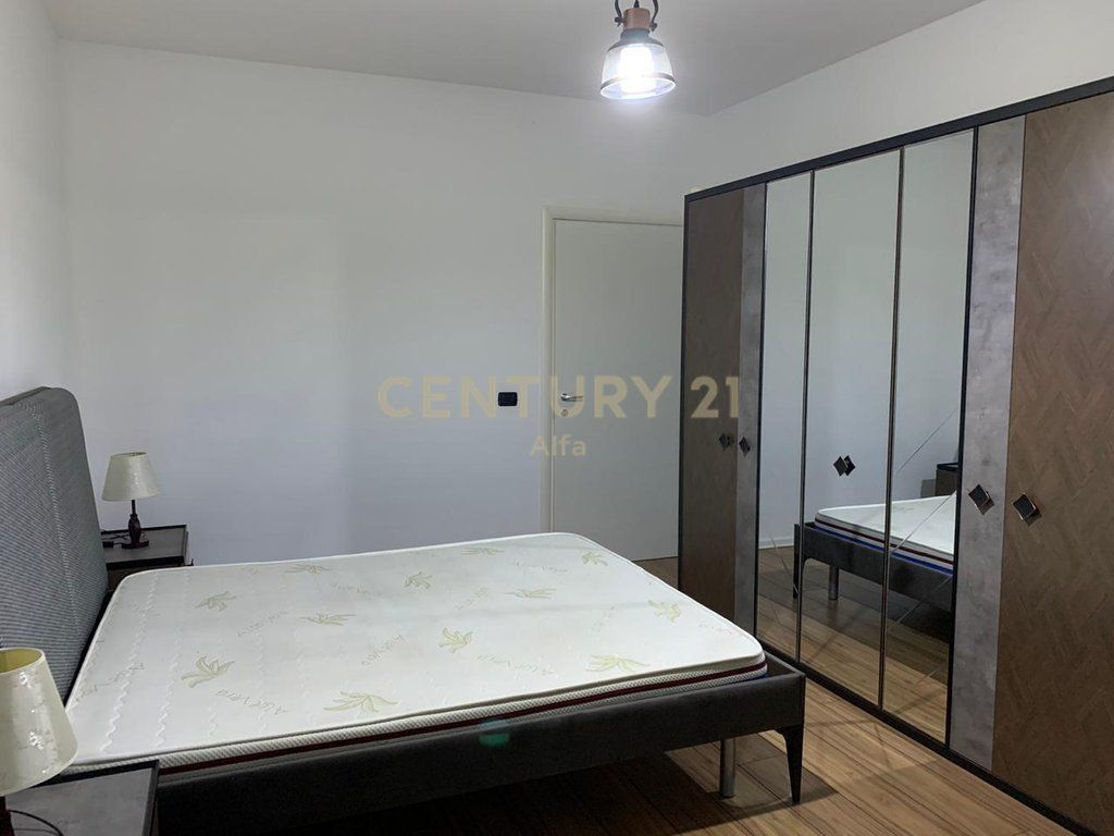 APARTAMENT ME QIRA 1+1 TEK LICEU ARTISTIK ! 950 € /Muaj