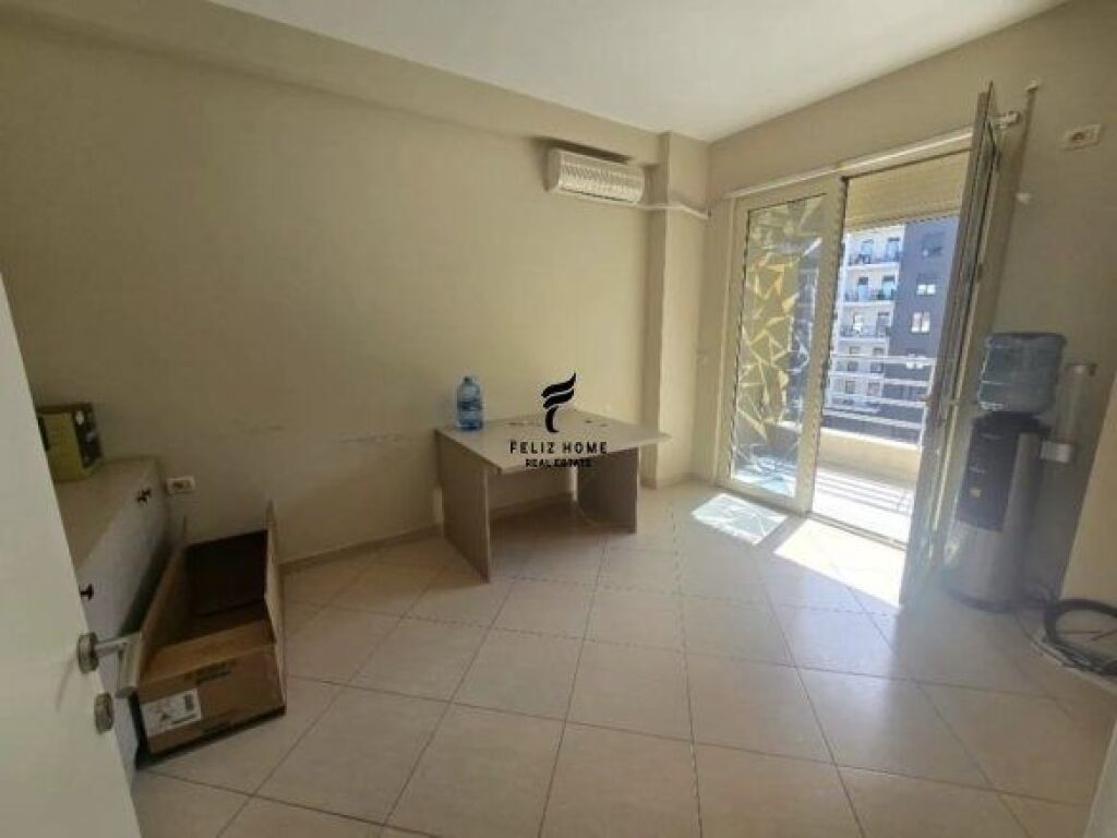 ZYRE ME QERA 140 M2 RRUGA KARL GEGA 1.100 EURO FH-68723