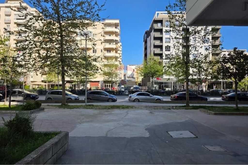 🏡 Apartament 2+1+2 me 2 parkime për qira – Transballkanike, Vlorë