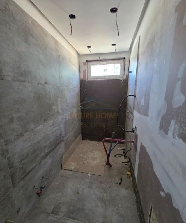 Shitet, Apartament 1+1+2, tek Ish Ekspozita, Tiranë