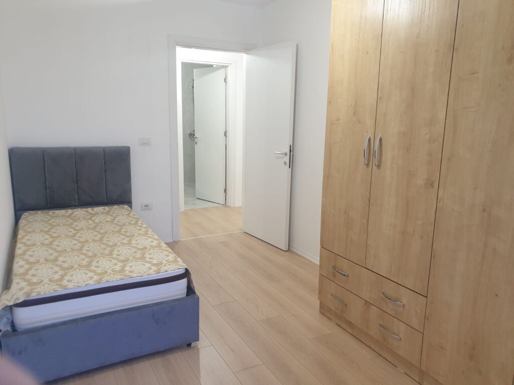 🏡 Apartament 3+1 me qira në Kombinat