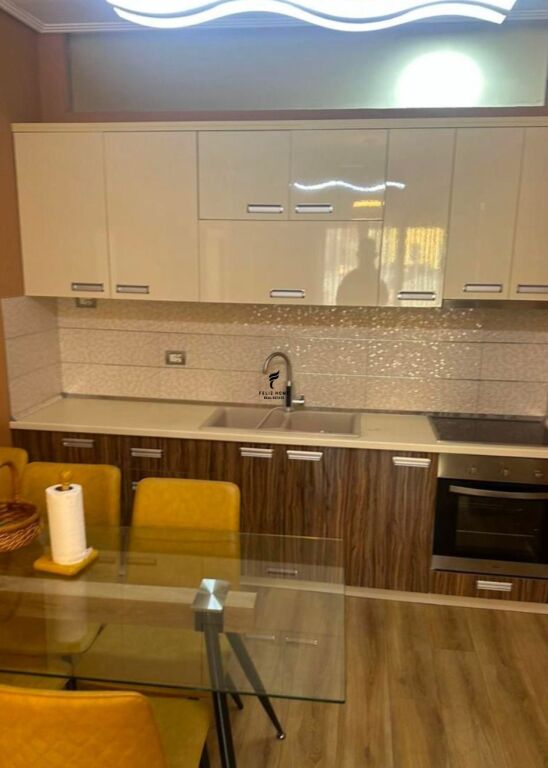 APARTAMENT ME QERA 2+1 IQENI ARTIFICIAL 70.000 LEKE FH-68744