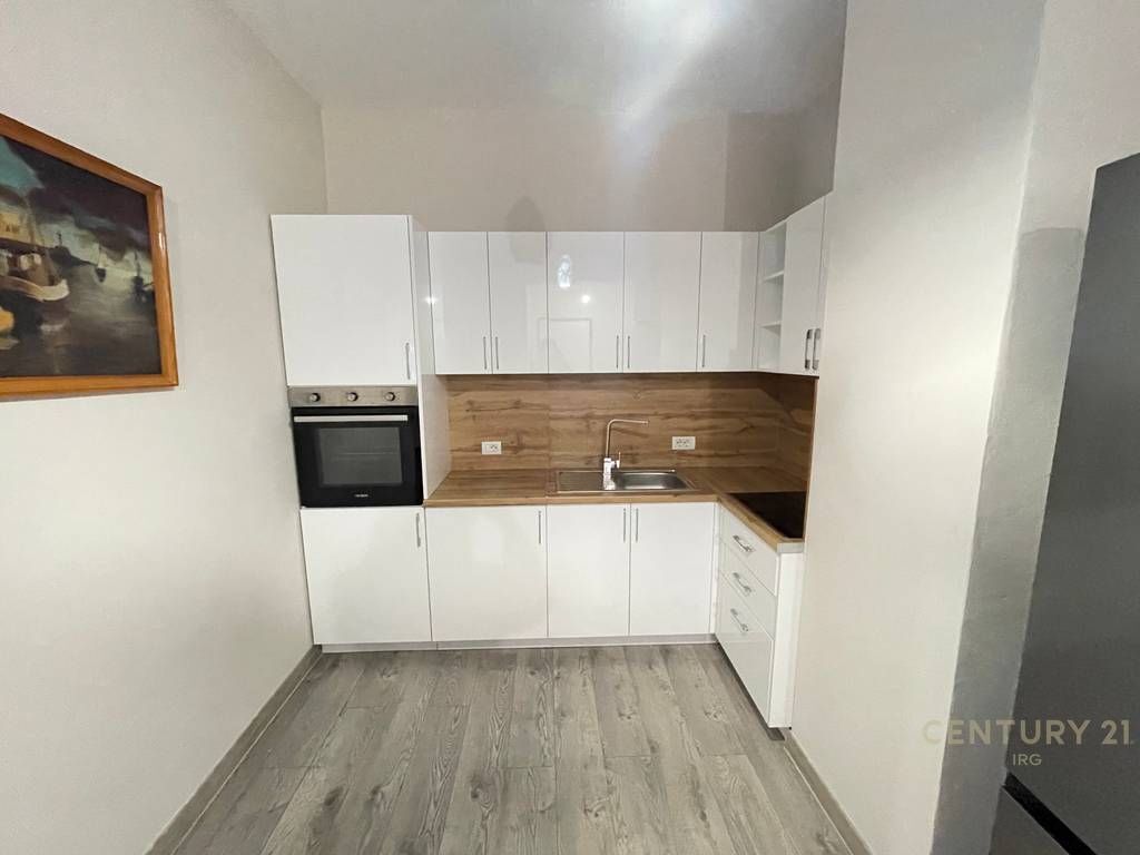 JEPET APARTAMENT ME QIRA NË XHAMLLIK 600 € /Mua