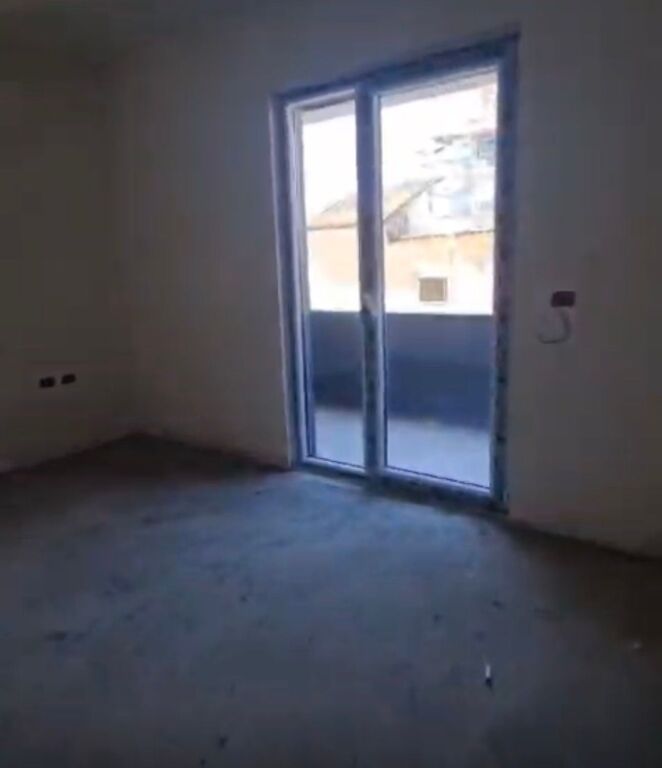 Appartamento 1+1 in vendita a Paskuqan vicino a Rez Shehu