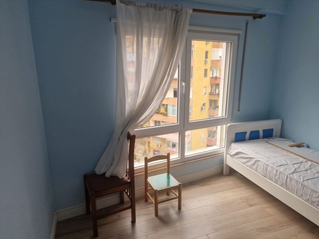Shitet apartament 2+1+2 te Komuna e Parisit