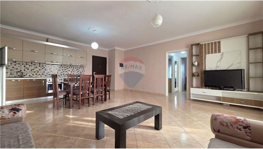 🌇 Apartament 2+1 në zemër të Skelës, Vlorë – vetëm 200 m nga Lungomare 🌊
